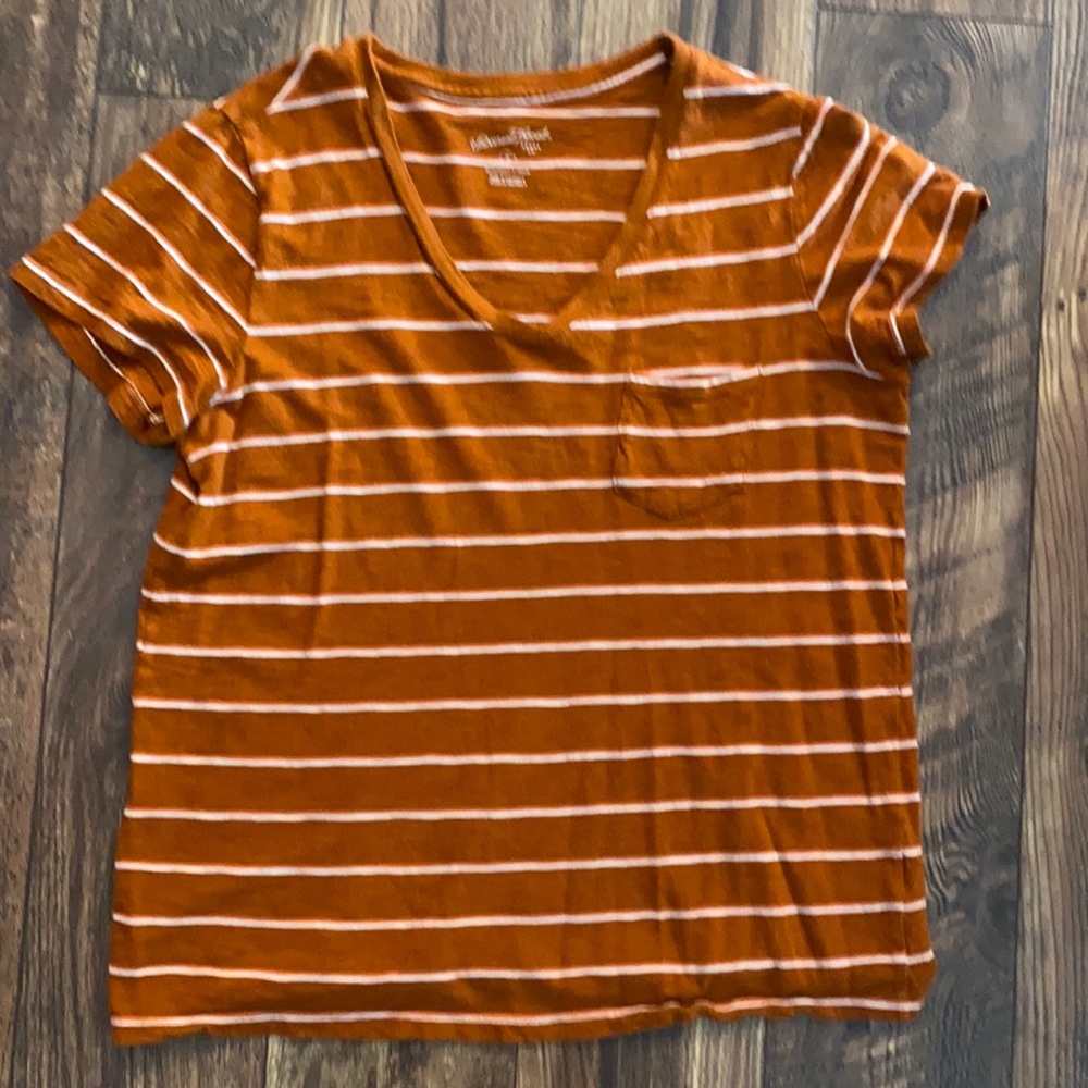 Women’s Universal Thread v-neck pocket tee